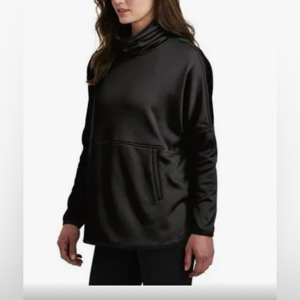 The North Face Women's Slacker Poncho in Black Size XS